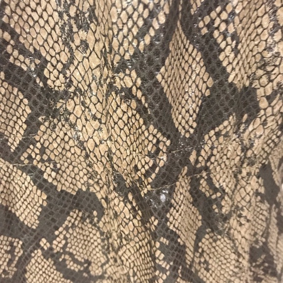 exclusively misook Snake Skin Print Shiny Jacket - Picture 4 of 6
